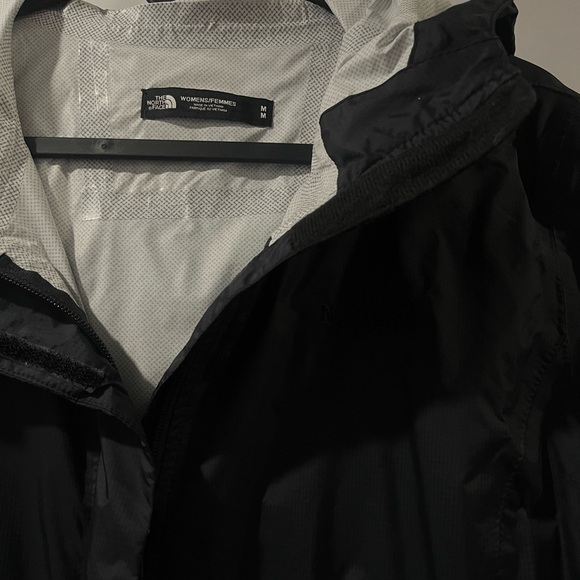 THE NORTH FACE WOMENS RAIN JACKET - Picture 2 of 3